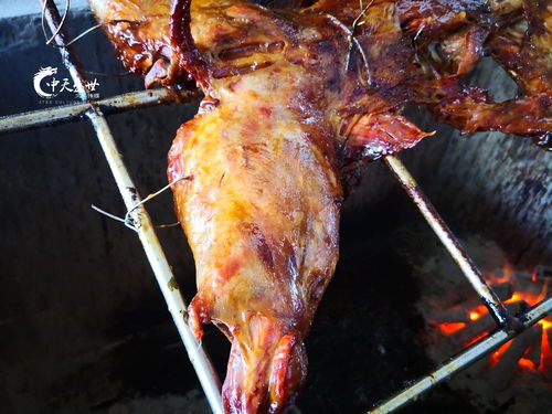 c位出道 烤全羊刷上秘制香料,一口就让肉食主义者幸福感爆棚