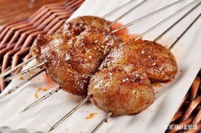 《人生一串》中的暗黑烧烤体验 烤全羊背后的江湖烟火