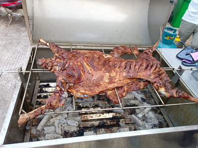 <碳火锅，温酒先饮暖驱寒>三香诱人的秘诀全在这一锅全羊盛宴里